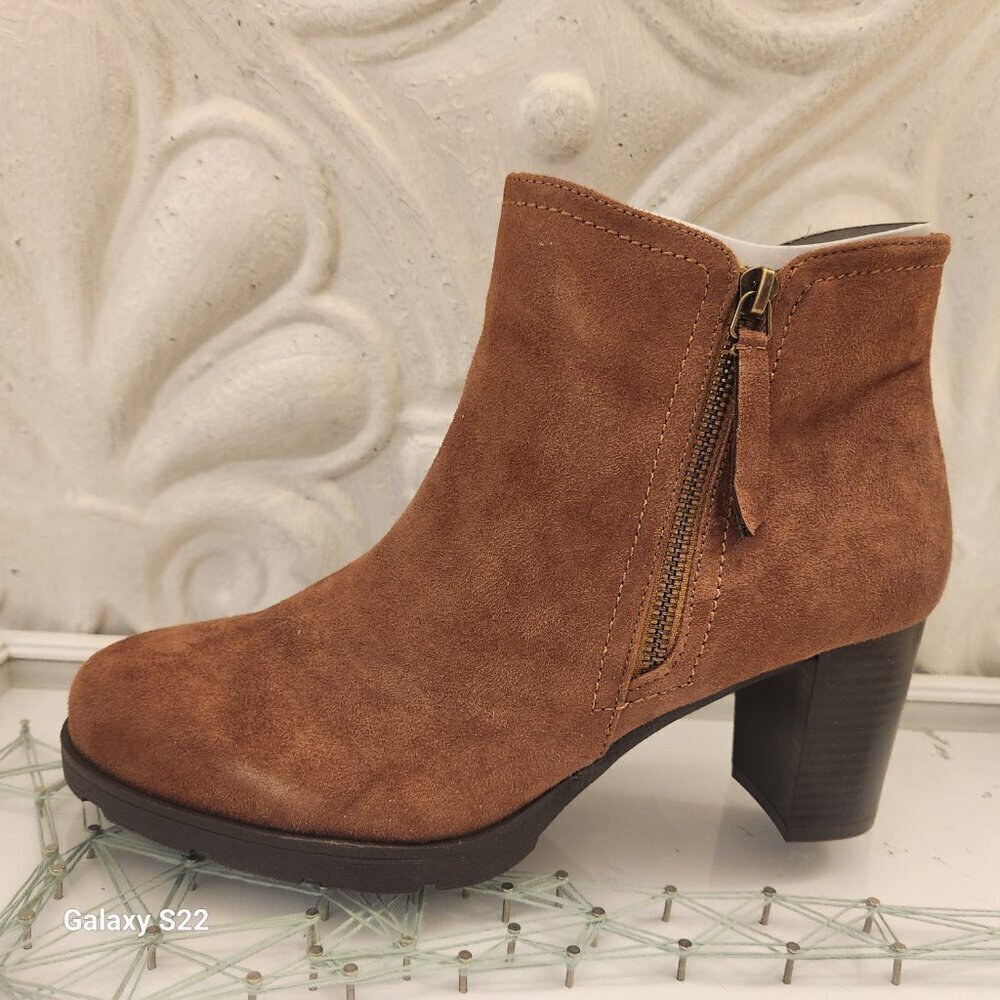 Rialto "Glitz" Hazelnut/Suedette Booties. NIB. Size 9.5 - Picture 2 of 9